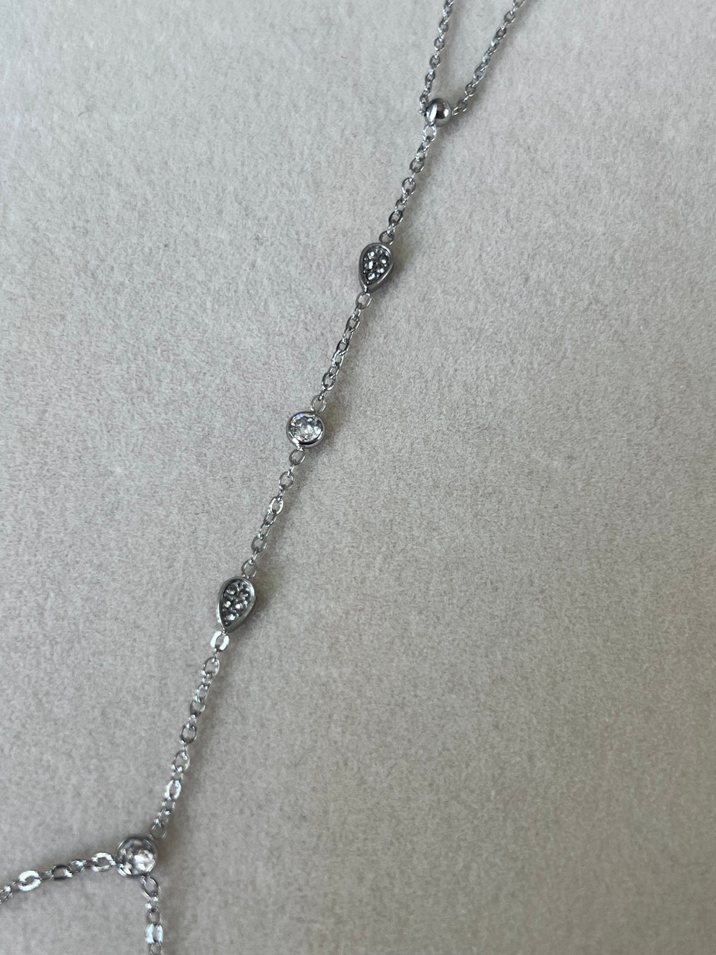 Cadena de mano cristal anular medio y muñeca