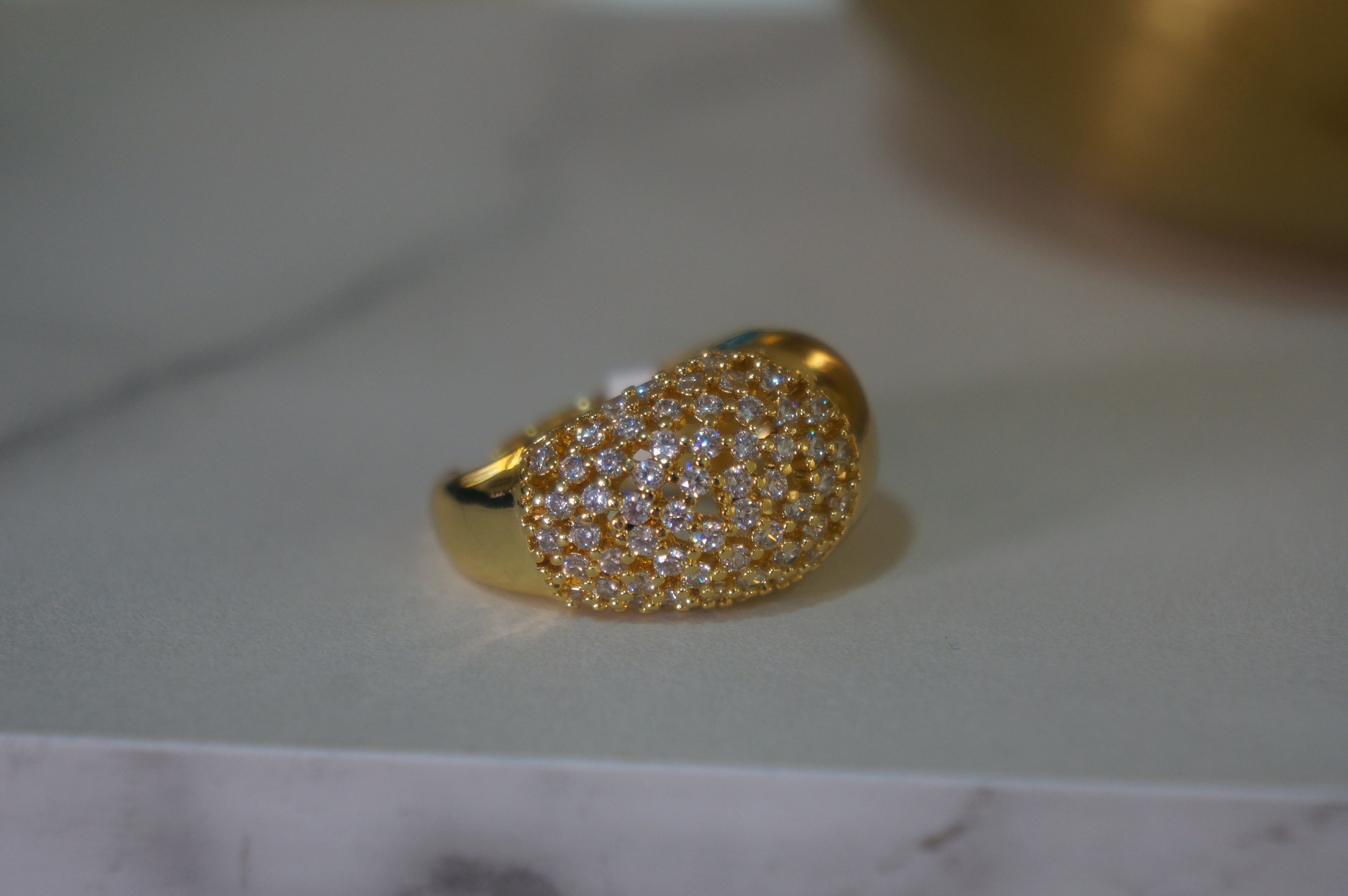anillo con brillo