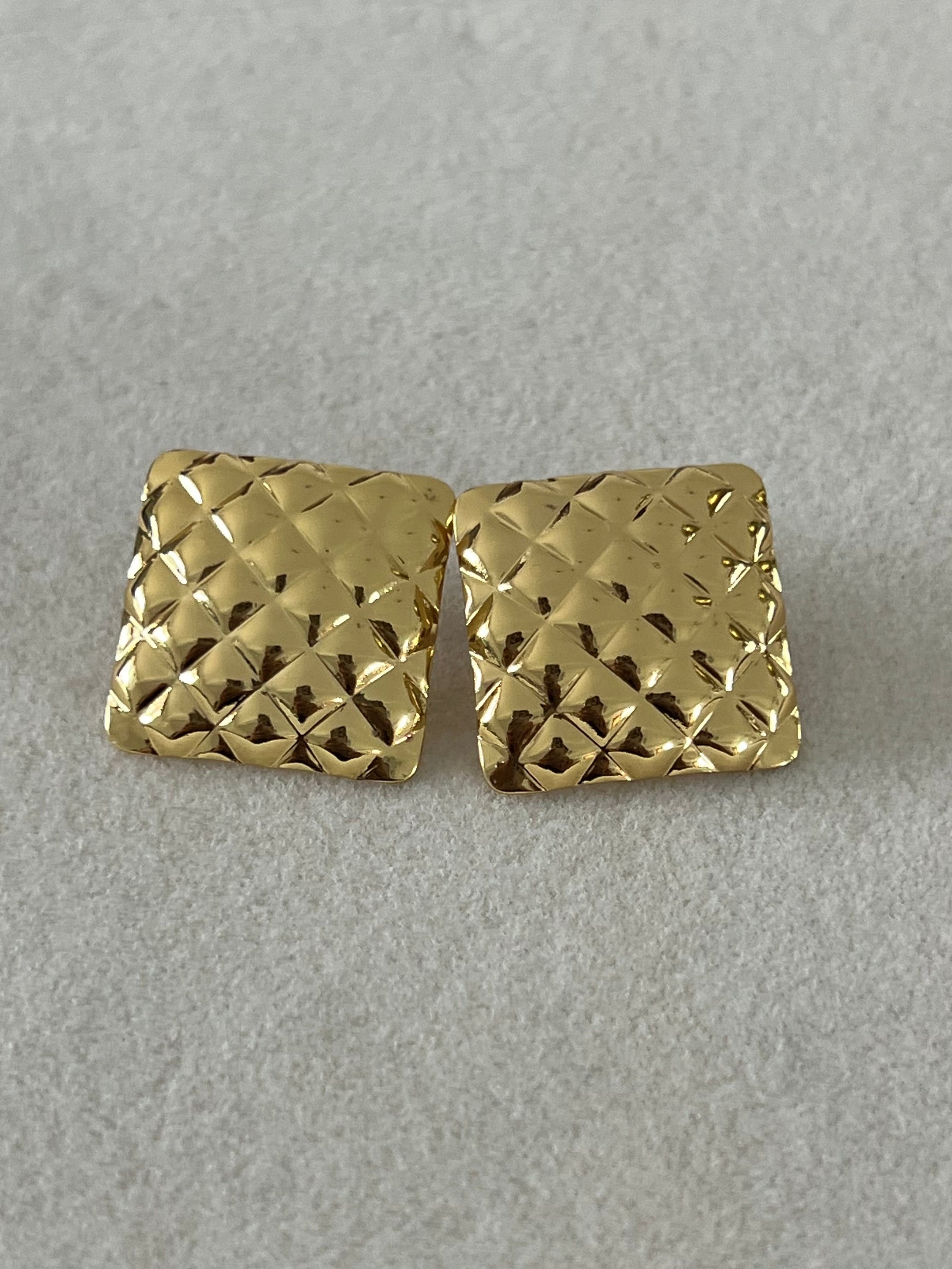 Arete cuadrado