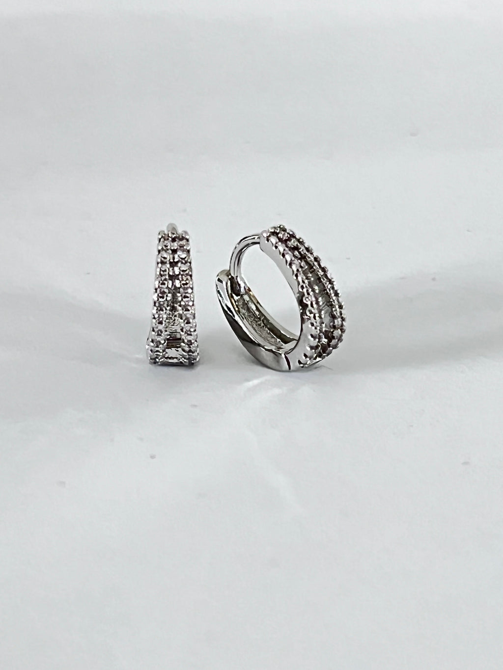 Huggie con brillo plata