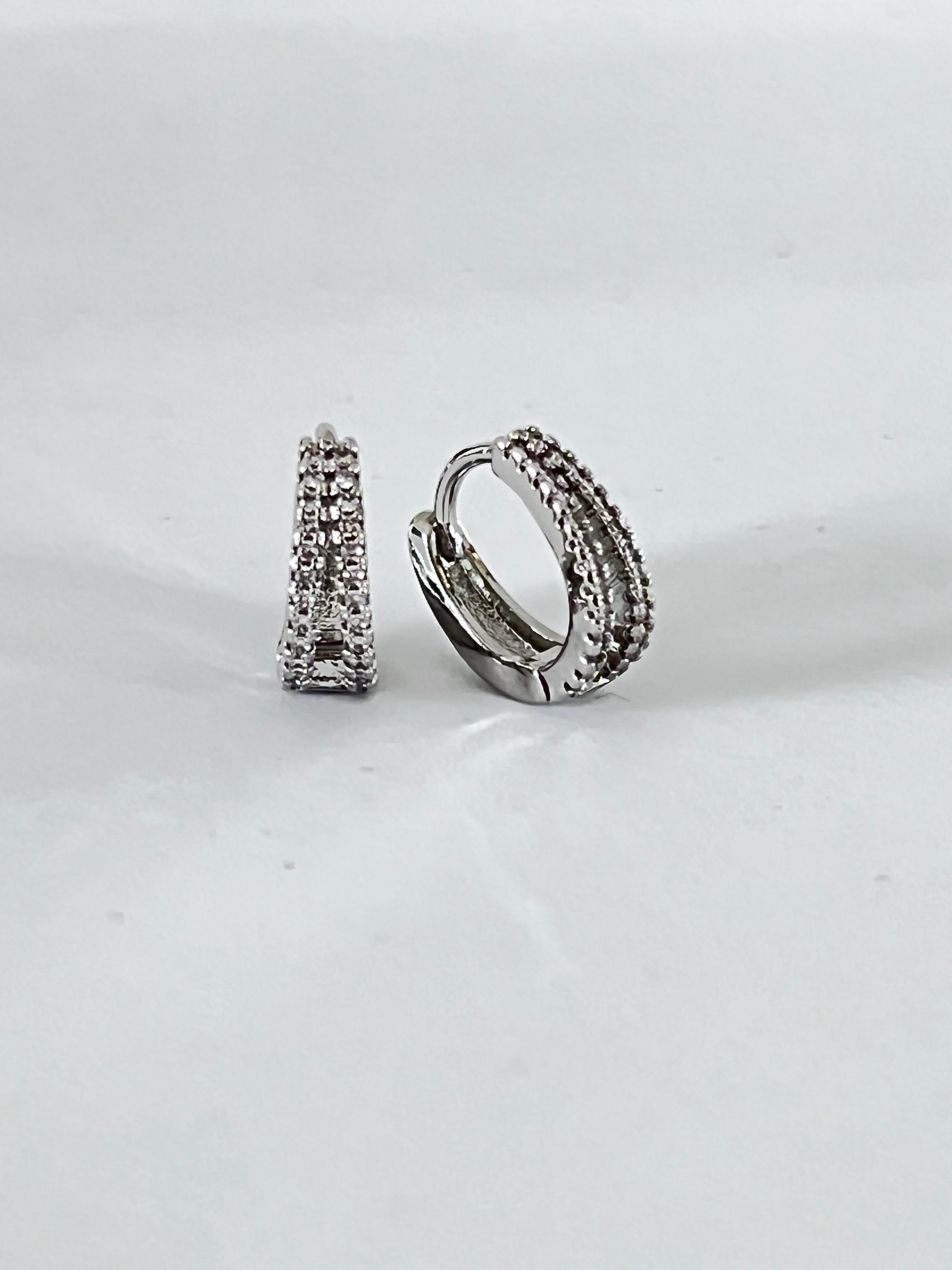 Huggie con brillo plata