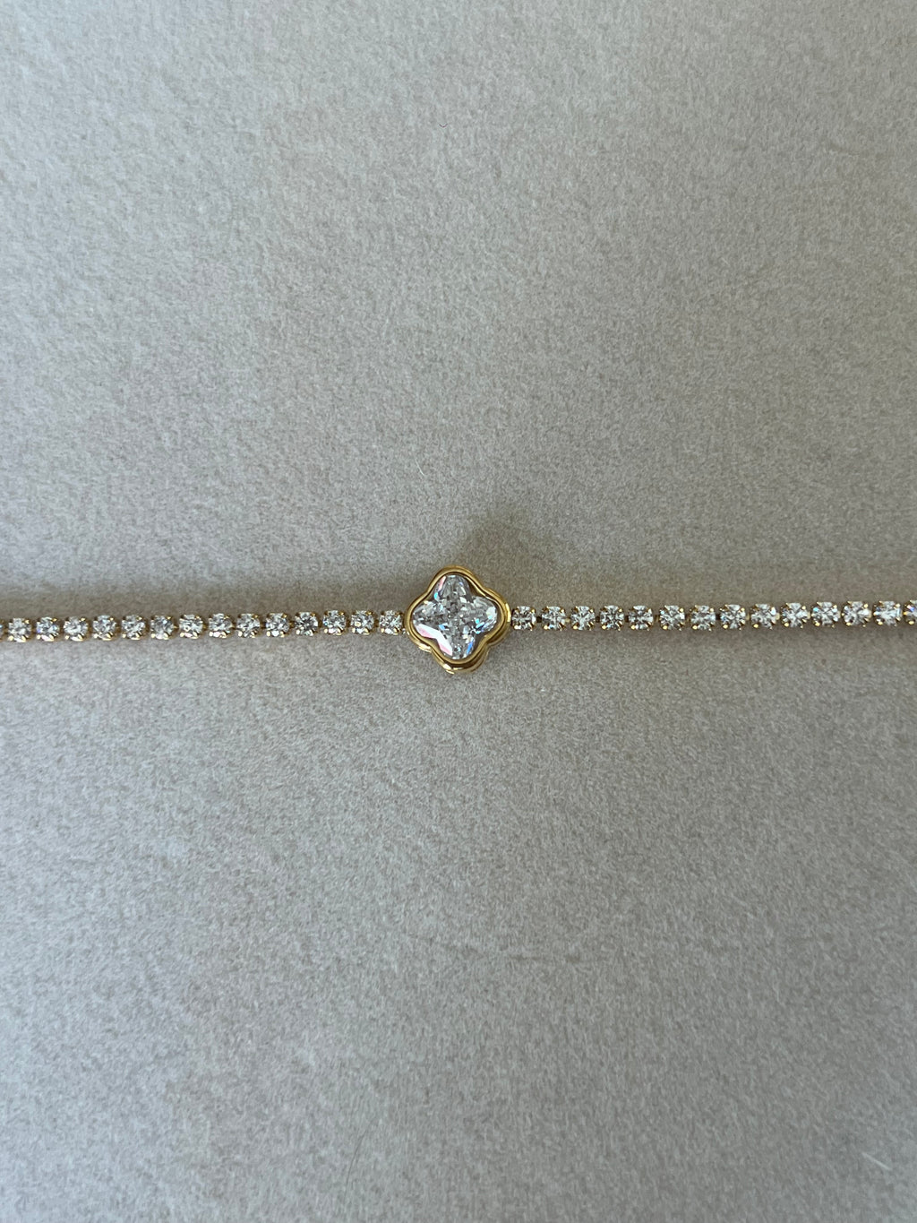 Pulsera con flor
