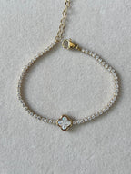 Pulsera con flor