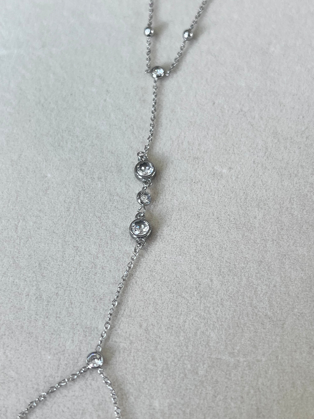 Cadena de mano cristal anular medio y muñeca